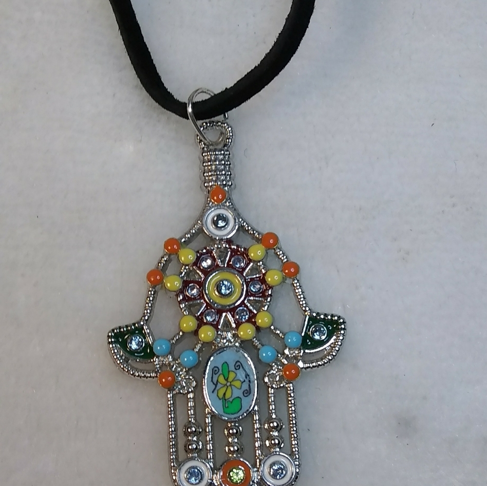 Pretty fashion hamsa pendent